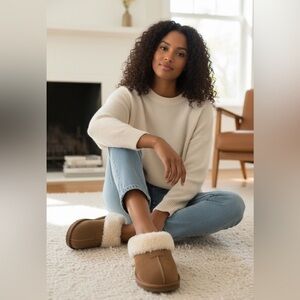 UGG AUSTRALIA women’s coquette Shearling Slippers suede and real wool size 8